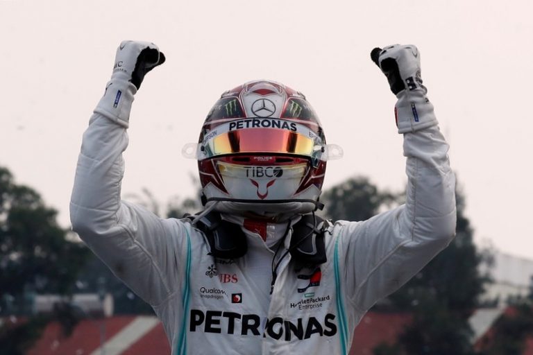 LYNXMPEF9U1M6.jpg,Lewis Hamilton celebra tras ganar el Gran Premio de México. Autódromo Hermanos Rodríguez, Ciudad de México. 27 de octubre de 2019.
REUTERS/Carlos Jasso; Crédito: Array, Reuters