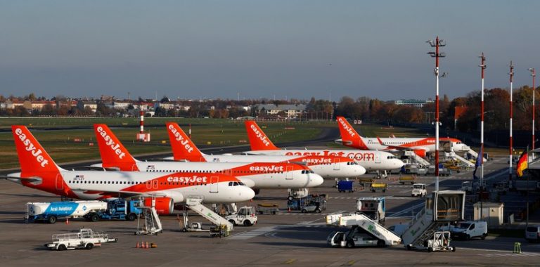 LYNXMPEFAI0V4.jpg,Aeronaves de la aerolínea comercial EasyJet aparadas en el aeropuerto Tegel de Berlín. FOTO DE ARCHIVO. NovIEMBRE 14, 2019. REUTERS/Fabrizio Bensch; Crédito: FABRIZIO BENSCH, Reuters