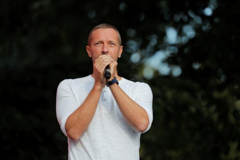 LYNXMPEFAK1EU.jpg,FOTO DE ARCHIVO. El vocalista de Coldplay, Chris Martin, se presenta en el Global Citizen en el Central Park en Nueva York. September 29, 2018. REUTERS/Caitlin Ochs; Crédito: CAITLIN OCHS, Reuters