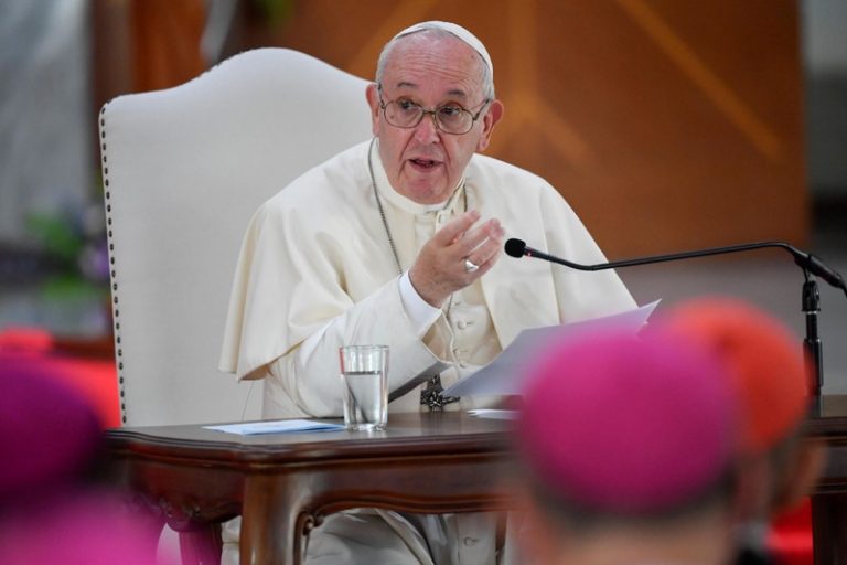 LYNXMPEFAL0VP.jpg,El Papa Francisco asiste a una reunión con cardenales y obispos en el Santuario del Beato Nicolás Boonkerd Kitbamrung en Bankgok, Tailandia, 22 noviembre 2019.
Vatican Media/Entregada vía REUTERS ; Crédito: VATICAN MEDIA, Reuters