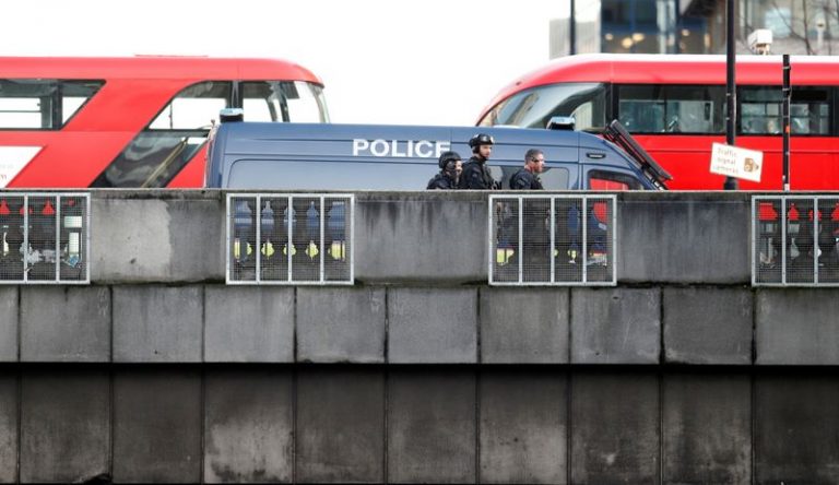 LYNXMPEFAS1J1.jpg,Policías y personal de emergencia trabajan en el sitio de un incidente en el Puente de Londres. 29 de noviembre 2019. REUTERS/Peter Nicholls; Crédito: PETER NICHOLLS, Reuters