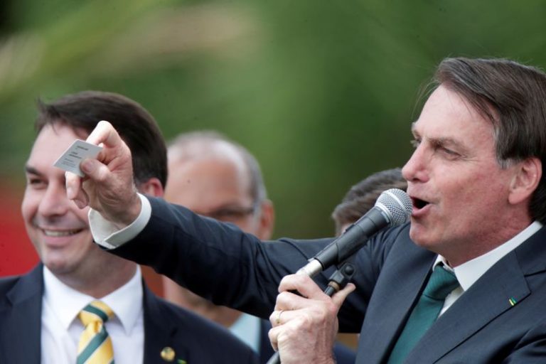 LYNXMPEFB1125.jpg,Imagen de archivo del presidente de Brasil, Jair Bolsonaro, hablando después del lanzamiento de un nuevo partido político, la Alianza por Brasil (APB), en Brasilia, Brasil. 21 de noviembre, 2019. REUTERS/Ueslei Marcelino/Archivo; Crédito: Ueslei Marcelino, Reuters LYNXMPEFB1125.jpg,Imagen de archivo del presidente de Brasil, Jair Bolsonaro, hablando después del lanzamiento de un nuevo partido político, la Alianza por Brasil (APB), en Brasilia, Brasil. 21 de noviembre, 2019. REUTERS/Ueslei Marcelino/Archivo; Crédito: Ueslei Marcelino, Reuters