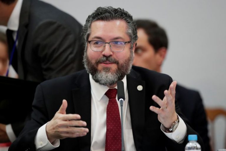 LYNXMPEFB324I.jpg,El ministro de Relaciones Exteriores de Brasil, Ernesto Araujo, durante una reunión del Mercosur, en Bento Goncalves, Brasil. 4 de diciembre de 2019. REUTERS/Ueslei Marcelino; Crédito: UESLEI MARCELINO, Reuters