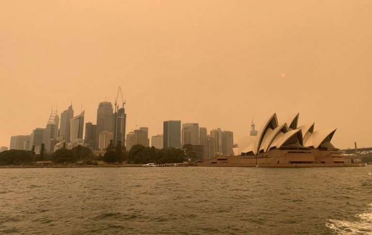 LYNXMPEFB50QJ.jpg,El humo de incendios forestales opaca el sol sobre la Ópera de Sídney en Sídney, Australia. 6 de diciembre, 2019. REUTERS/John Mair; Crédito: John Mair, Reuters LYNXMPEFB50QJ.jpg,El humo de incendios forestales opaca el sol sobre la Ópera de Sídney en Sídney, Australia. 6 de diciembre, 2019. REUTERS/John Mair; Crédito: John Mair, Reuters