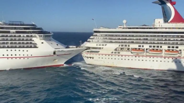 LYNXMPEFBJ1KT.jpg,El crucero Carnival Glory se estrella contra el Carnival Legend en el puerto turístico Cozumel, México. 20 de diciembre de 2019. Esta imagen fija fue tomada de un video obtenido de redes sociales. Matthew Bruin via REUTERS THIS IMAGE HAS BEEN SUPPLIED BY A THIRD PARTY. MANDATORY CREDIT: MATTHEW BRUIN. NO RESALES. NO ARCHIVES.; Crédito: Matthew Bruin, Reuters