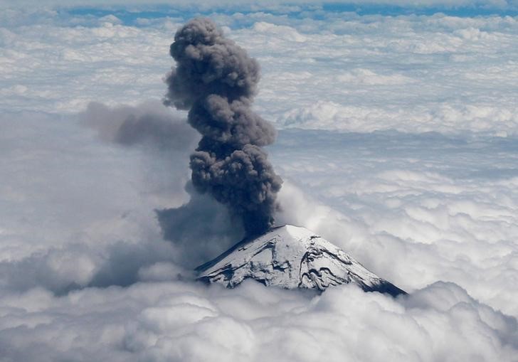 LYNXMPEG09161.jpg,IMAGEN DE ARCHIVO.  Vista aérea del volcán Popocátepetl en las afueras de Ciudad de México. Octubre 18, 2019. REUTERS/Henry Romero; Crédito: HENRY ROMERO, Reuters