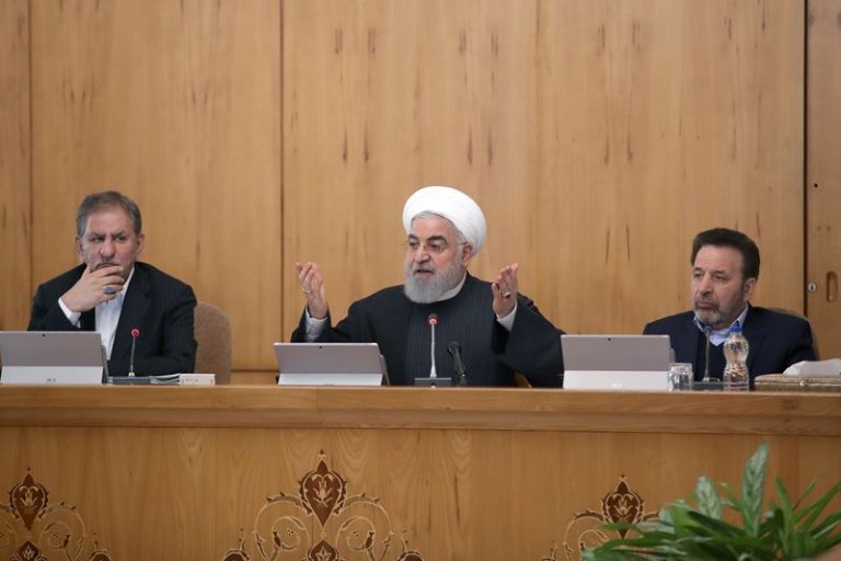 LYNXMPEG0E0T3.jpg,El presidente iraní Hassan Rouhani habla durante la reunión del gabinete en Teherán, Irán, el 15 de enero de 2020. Página web oficial del Presidente /Handout via REUTERS; Crédito: OFFICIAL PRESIDENT WEBSITE, Reuters