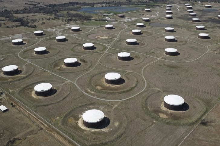 LYNXMPEG0F0SN.jpg,Foto de archivo. Tanques de almacenamiento de petróleo en esta vista aérea del centro de distribución de Cushing en Oklahoma, EEUU. 24 de marzo de 2016. REUTERS/Nick Oxford; Crédito: © Nick Oxford / Reuters, Reuters