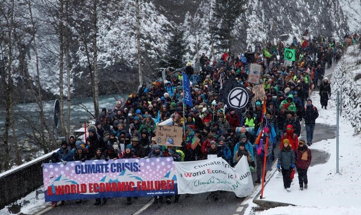 LYNXMPEG0J1IQ.jpg,Manifestantes por el cambio climático participan en una manifestación en el Foro Económico Mundial de Davos en Landquart, Suiza. 19 de enero del 2020. REUTERS/Arnd Wiegmann RC23JE9LUFF2; Crédito: Arnd Wiegmann, Reuters LYNXMPEG0J1IQ.jpg,Manifestantes por el cambio climático participan en una manifestación en el Foro Económico Mundial de Davos en Landquart, Suiza. 19 de enero del 2020. REUTERS/Arnd Wiegmann RC23JE9LUFF2; Crédito: Arnd Wiegmann, Reuters