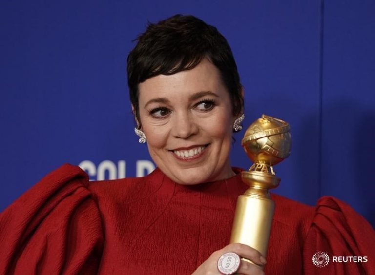 LYNXMPEG0M1R7.jpg,Imagen de archivo de la actriz británica Olivia Colman posando con el Globo de Oro que consiguió por su papel en la serie de Netflix 