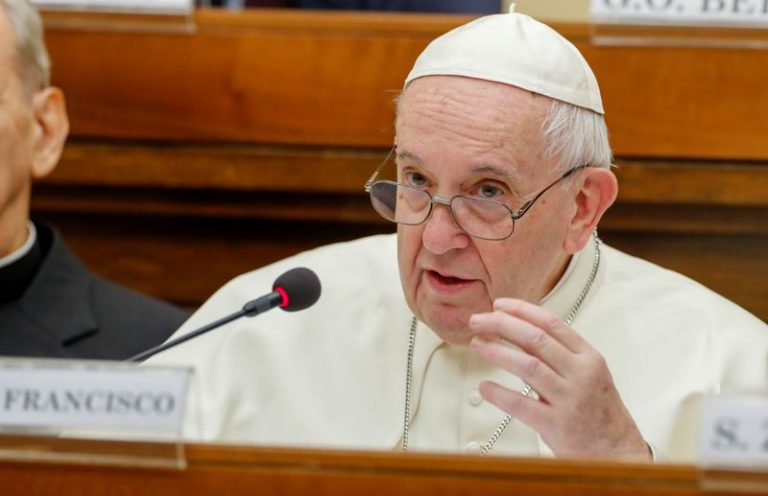 LYNXMPEG1B0ZX.jpg,El Papa Francisco habla en una conferencia organizada por el Vaticano sobre solidaridad económica, en el Vaticano, 5 febrero 2020.
REUTERS/Remo Casilli/FOTO DE ARCHIVO; Crédito: Remo Casilli, Reuters