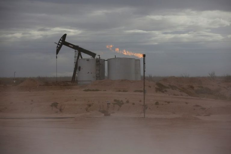 LYNXMPEG7N0U6.jpg,Foto de archivo de una instalación petrolera en la cuenca Pérmica, en Texas, EEUU. 
Nov 25, 2019.  REUTERS/Angus Mordant; Crédito: ANGUS MORDANT, Reuters LYNXMPEG7N0U6.jpg,Foto de archivo de una instalación petrolera en la cuenca Pérmica, en Texas, EEUU. 
Nov 25, 2019.  REUTERS/Angus Mordant; Crédito: ANGUS MORDANT, Reuters