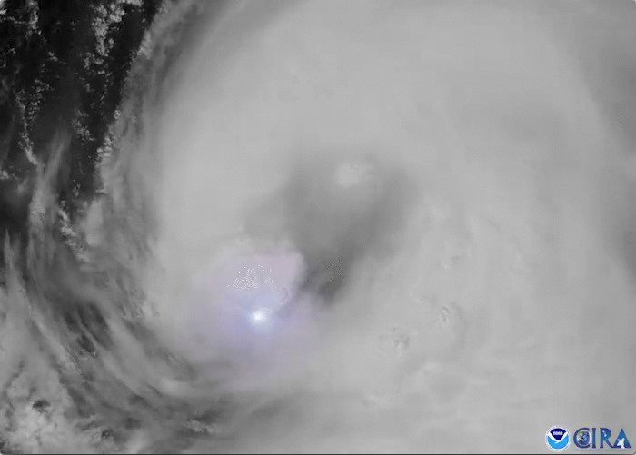 LYNXMPEG7P1CL.jpg,Una vista satelital del huracán Laura, el 25 de agosto de 2020, en esta imagen fija de un video obtenido a través de las redes sociales. NOAA vía REUTERS; Crédito: NOAA, Reuters LYNXMPEG7P1CL.jpg,Una vista satelital del huracán Laura, el 25 de agosto de 2020, en esta imagen fija de un video obtenido a través de las redes sociales. NOAA vía REUTERS; Crédito: NOAA, Reuters