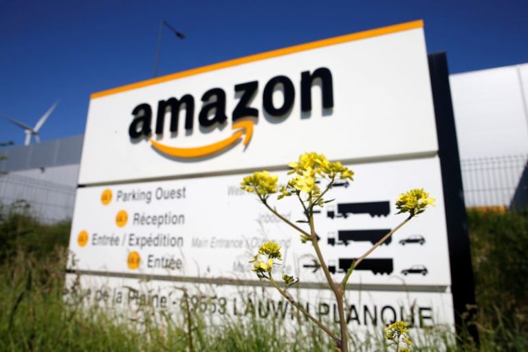 LYNXMPEG7R16Y.jpg,Foto de archivo del logo de Amazon en el centro de logística de la compañía en Lauwin-Planque, en Francia. 
Abril 22, 2020 
REUTERS/Pascal Rossignol; Crédito: PASCAL ROSSIGNOL, Reuters