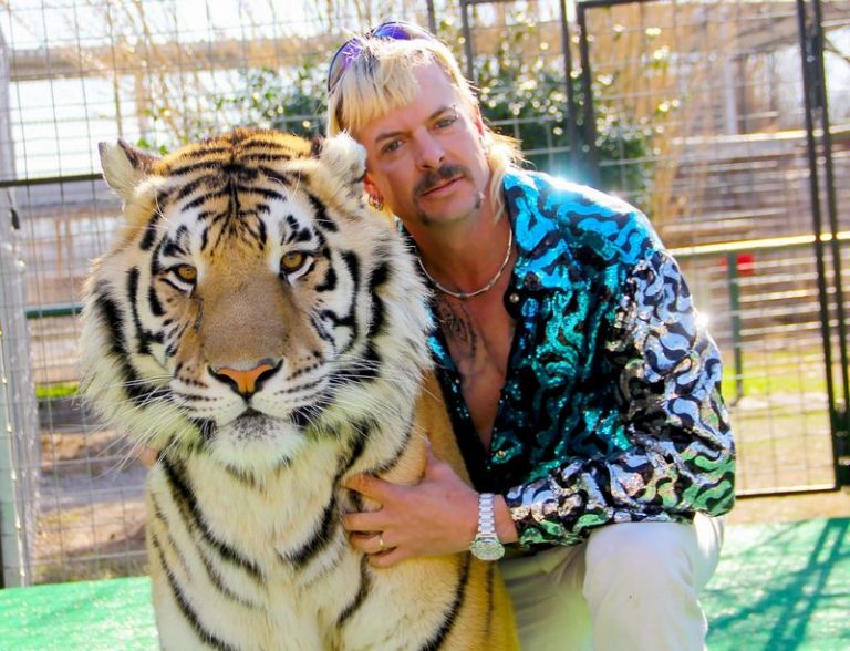 LYNXNPEG7I1EH.jpg,Joe Exotic posa en una fotografía sin fecha.  Cortesía de Netflix/via REUTERS; Crédito: NETFLIX, Reuters LYNXNPEG7I1EH.jpg,Joe Exotic posa en una fotografía sin fecha.  Cortesía de Netflix/via REUTERS; Crédito: NETFLIX, Reuters