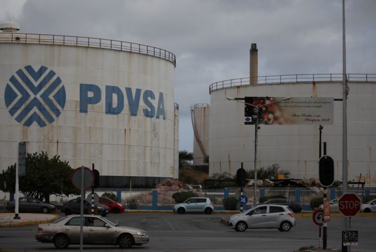 LYNXMPEG811R8.jpg,FOTO DE ARCHIVO. Imagen referencial del logo de PDVSA en un tanque, en Willemstad, Curazao. 22 de abril de 2018. REUTERS/Andrés Martínez Casares; Crédito: ANDRÉS MARTÍNEZ CASARES, Reuters LYNXMPEG811R8.jpg,FOTO DE ARCHIVO. Imagen referencial del logo de PDVSA en un tanque, en Willemstad, Curazao. 22 de abril de 2018. REUTERS/Andrés Martínez Casares; Crédito: ANDRÉS MARTÍNEZ CASARES, Reuters
