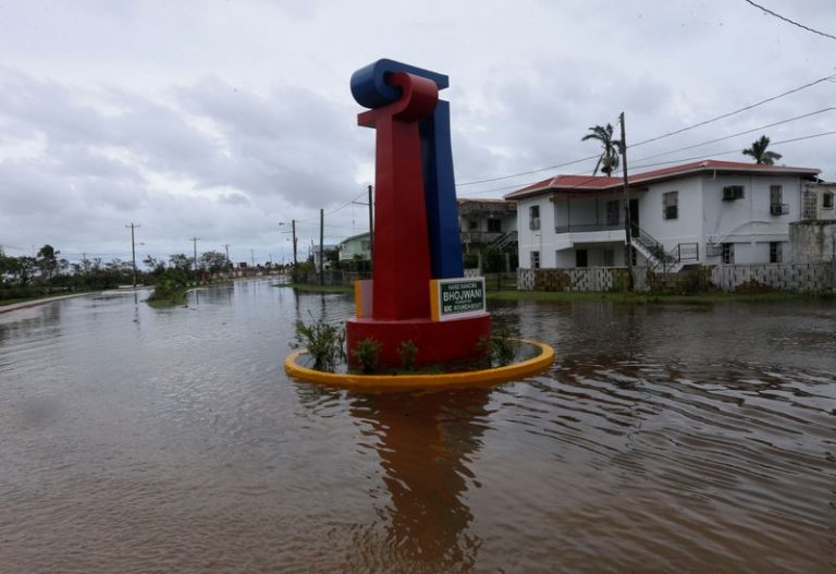 LYNXMPEG811UO.jpg,Imagen de archivo. Un monumento en una calle inundada, después del paso del huracán Earl, en la ciudad de Belice, Belice, el 4 de agosto de 2016. REUTERS / Henry Romero; Crédito: Henry Romero, Reuters LYNXMPEG811UO.jpg,Imagen de archivo. Un monumento en una calle inundada, después del paso del huracán Earl, en la ciudad de Belice, Belice, el 4 de agosto de 2016. REUTERS / Henry Romero; Crédito: Henry Romero, Reuters
