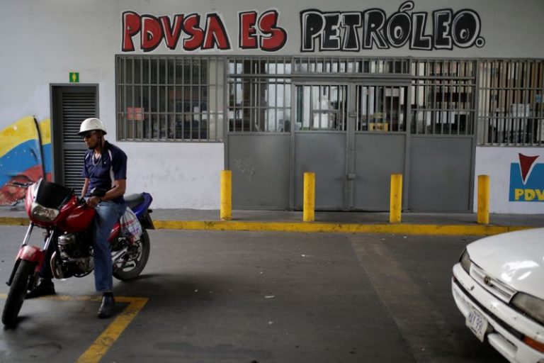 LYNXMPEG821O5.jpg,Foto de archivo. Una gasolinera de PDVSA en Caracas decorada con un grafiti. 12 de abril de 2017. REUTERS/Marco Bello; Crédito: Marco Bello, Reuters