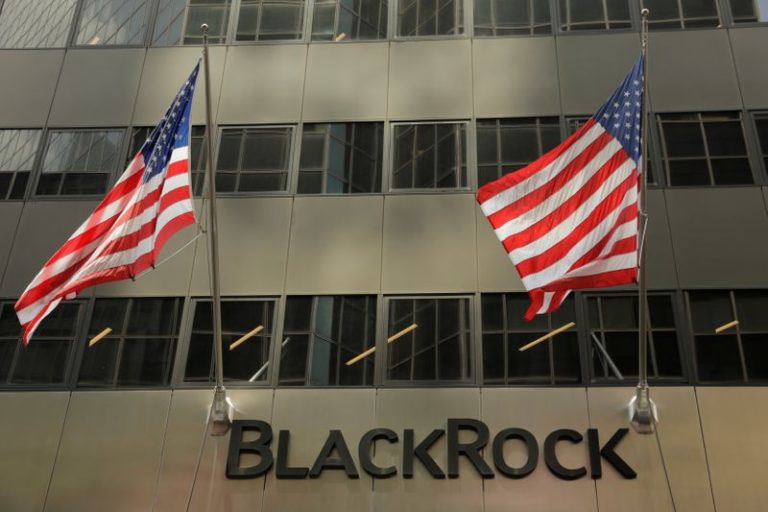 LYNXMPEG88119.jpg,Imagen de archivo. El logotipo de BlackRock Inc se ve sobre su edificio en Nueva York, EEUU. 16 de julio de 2018/File Photo; Crédito: Lucas Jackson, Reuters