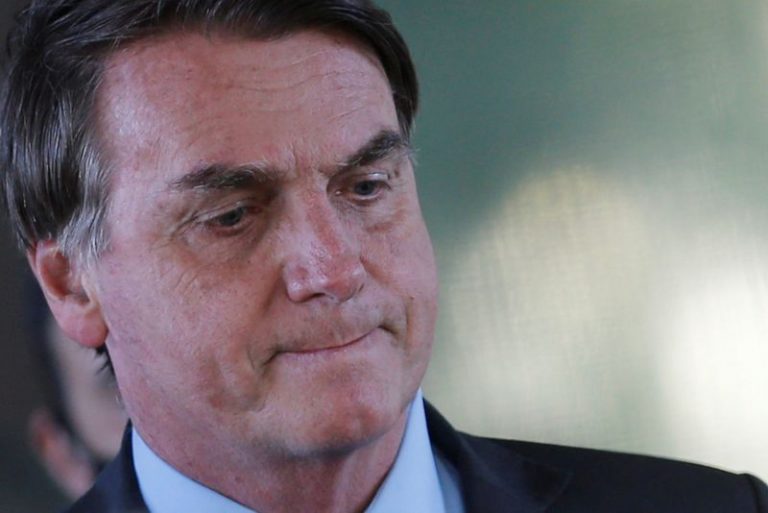 LYNXNPEG8L1B8-1.jpg,Imagen de archivo del presidente de Brasil, Jair Bolsonaro, luego de una reunión en la sede del Ministerio de Defensa, en medio de la pandemia de COVID-19, en Brasilia, Brasil. 29 de mayo, 2020. REUTERS/Adriano Machado/Archivo; Crédito: Adriano Machado, Reuters