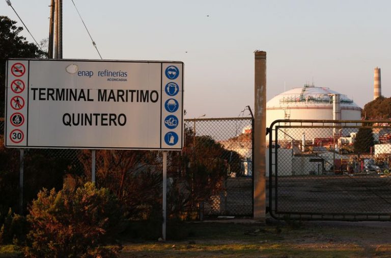 LYNXNPEG8N1T1.jpg,Foto de archivo. Una vista del terminal marítimo de ENAP en el puerto de Ventanas, Chile. Septiembre, 2018. REUTERS/Rodrigo Garrido; Crédito: RODRIGO GARRIDO, Reuters