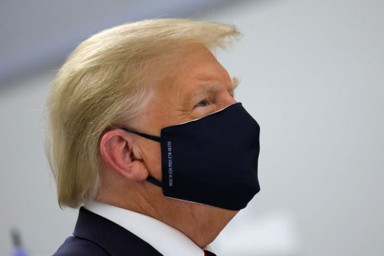LYNXMPEG911FV.jpg,El presidente de Estados Unidos, Donald Trump, usa una mascarilla durante un recorrido por el Centro de Innovación de Fujifilm Diosynth Biotechnologies, una planta de fabricación farmacéutica donde se están desarrollando componentes para una posible vacuna candidata para el coronavirus en Morrisville, Carolina del Norte, Estados Unidos, el 27 de julio de 2020. Foto tomada el 27 de julio de 2020. REUTERS / Carlos Barria; Crédito: CARLOS BARRIA, Reuters LYNXMPEG911FV.jpg,El presidente de Estados Unidos, Donald Trump, usa una mascarilla durante un recorrido por el Centro de Innovación de Fujifilm Diosynth Biotechnologies, una planta de fabricación farmacéutica donde se están desarrollando componentes para una posible vacuna candidata para el coronavirus en Morrisville, Carolina del Norte, Estados Unidos, el 27 de julio de 2020. Foto tomada el 27 de julio de 2020. REUTERS / Carlos Barria; Crédito: CARLOS BARRIA, Reuters