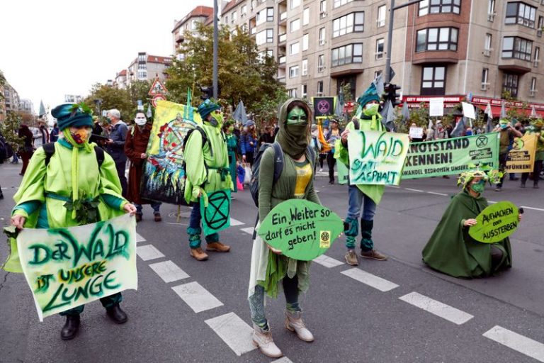 LYNXMPEG940RL.jpg,Los activistas de Extinction Rebellion en Berlín, Alemania, el 5 de octubre de 2020. REUTERS/Michele Tantussi; Crédito: MICHELE TANTUSSI, Reuters LYNXMPEG940RL.jpg,Los activistas de Extinction Rebellion en Berlín, Alemania, el 5 de octubre de 2020. REUTERS/Michele Tantussi; Crédito: MICHELE TANTUSSI, Reuters
