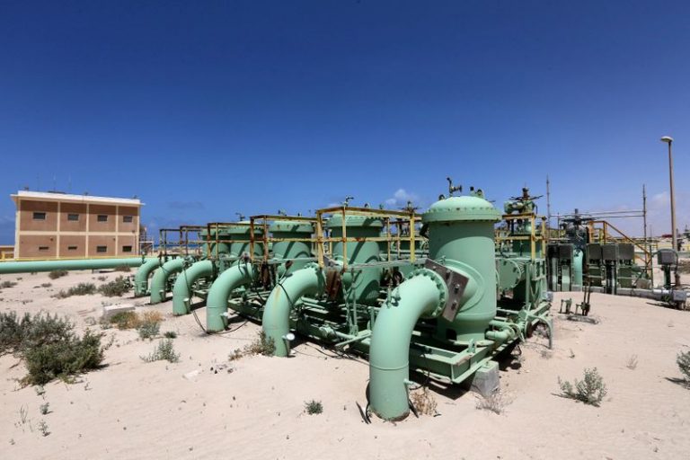 LYNXMPEG9713G-1.jpg,Imagen de archivo de oleoductos en la terminal petrolera de Zueitina, Libia. 7 abril 2014. REUTERS/Esam Omran Al-Fetori; Crédito: Esam Omran Al-Fetori, Reuters