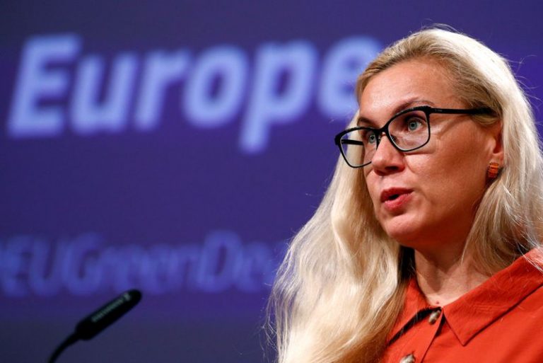 LYNXMPEG9D11K.jpg,EU Commissioner for Energy Kadri Simson and European Commission Vice President Frans Timmermans (not pictured) address a joint news conference at the EU Commission headquarters in Brussels, Belgium October 14, 2020. REUTERS/Francois Lenoir/Pool; Crédito: FRANCOIS LENOIR, Reuters