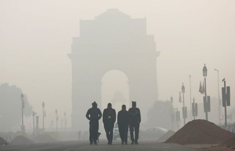 LYNXMPEG9L0YH.jpg,Personas caminan frente a Puerta de la India, Nueva Delhi, India, 26 diciembe 2018.
REUTERS/Adnan Abidi; Crédito: ADNAN ABIDI, Reuters LYNXMPEG9L0YH.jpg,Personas caminan frente a Puerta de la India, Nueva Delhi, India, 26 diciembe 2018.
REUTERS/Adnan Abidi; Crédito: ADNAN ABIDI, Reuters