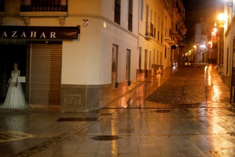 LYNXMPEG9P1JN.jpg,Foto del domingo de una calle vacía en Ronda,, en el sur de España, en medio de las nuevas medidas para contener la pandemia de coronavirus. 
Oct 25, 2020. REUTERS/Jon Nazca; Crédito: JON NAZCA, Reuters LYNXMPEG9P1JN.jpg,Foto del domingo de una calle vacía en Ronda,, en el sur de España, en medio de las nuevas medidas para contener la pandemia de coronavirus. 
Oct 25, 2020. REUTERS/Jon Nazca; Crédito: JON NAZCA, Reuters