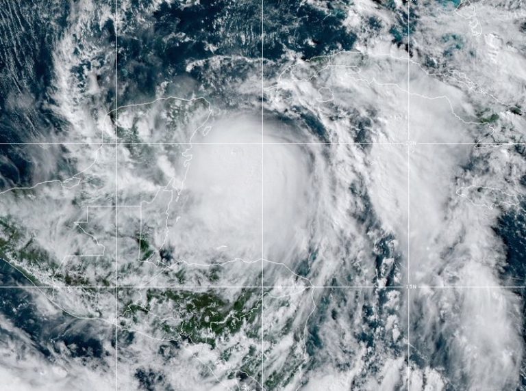 LYNXMPEG9Q106.jpg,Imagen de archivo del huracán Zeta sobre el Caribe en esta fotografía satelital tomada el 26 de octubre, 2020. NOAA/Handout via REUTERS; Crédito: NOAA/Handout via REUTERS, Reuters LYNXMPEG9Q106.jpg,Imagen de archivo del huracán Zeta sobre el Caribe en esta fotografía satelital tomada el 26 de octubre, 2020. NOAA/Handout via REUTERS; Crédito: NOAA/Handout via REUTERS, Reuters
