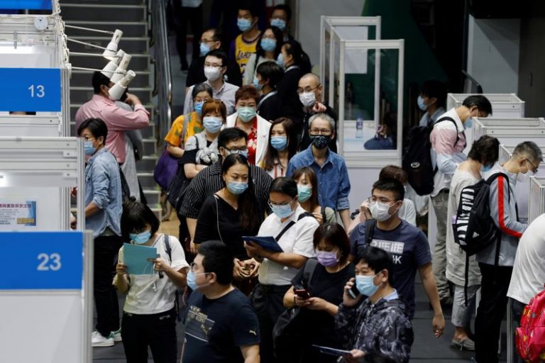 LYNXMPEG9S0V0.jpg,Solicitantes de empleo con mascarillas completan formularios en la Feria de Trabajo de Wan Chai, en Hong Kong, China, 29 octubre 2020.
REUTERS/Tyrone Siu; Crédito: TYRONE SIU, Reuters LYNXMPEG9S0V0.jpg,Solicitantes de empleo con mascarillas completan formularios en la Feria de Trabajo de Wan Chai, en Hong Kong, China, 29 octubre 2020.
REUTERS/Tyrone Siu; Crédito: TYRONE SIU, Reuters